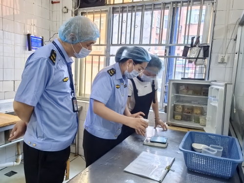 區(qū)市場監(jiān)督局護(hù)航外賣食品安全