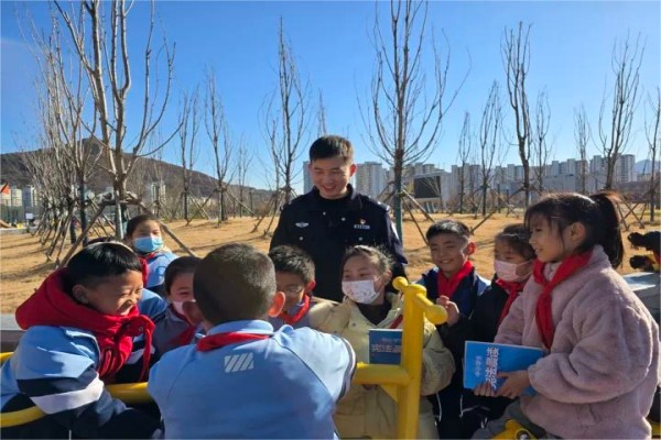 海州灣小學：憲法晨讀潤童心 法治信仰伴成長_副本.jpg